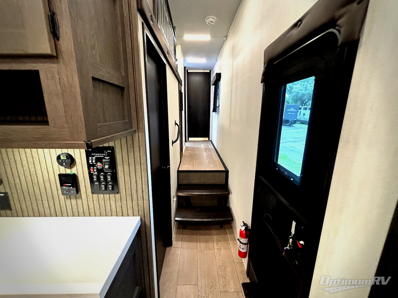 2026 Forest River Cherokee Arctic Wolf 3650SUITE Photo 7