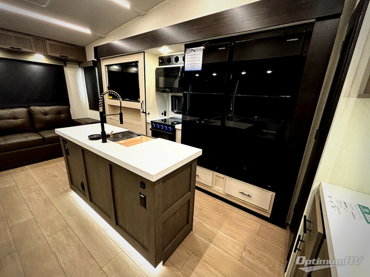 2026 Forest River Cherokee Arctic Wolf 3650SUITE Photo 23
