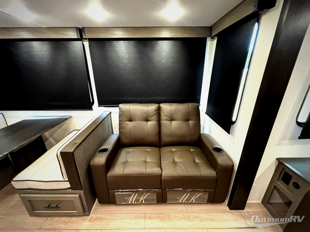 2026 Forest River Cherokee Arctic Wolf 3650SUITE Photo 25