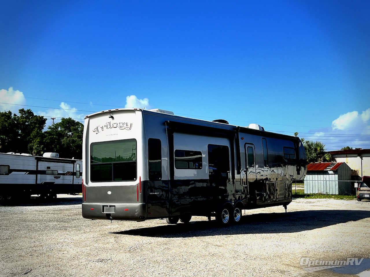 2013 Dynamax Trilogy 3800RL Photo 2