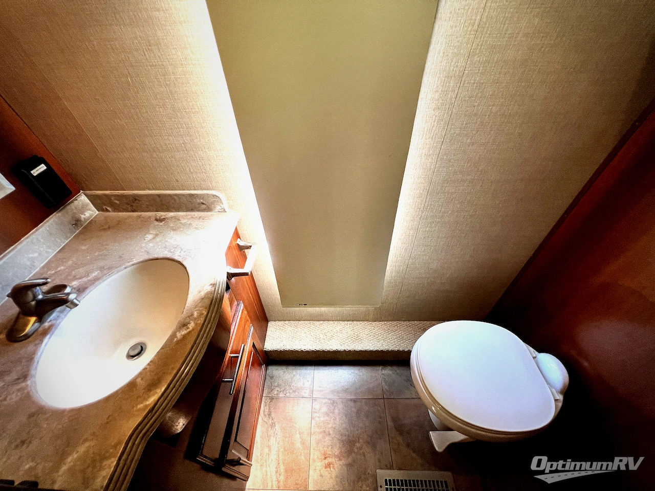 2013 Dynamax Trilogy 3800RL Photo 15