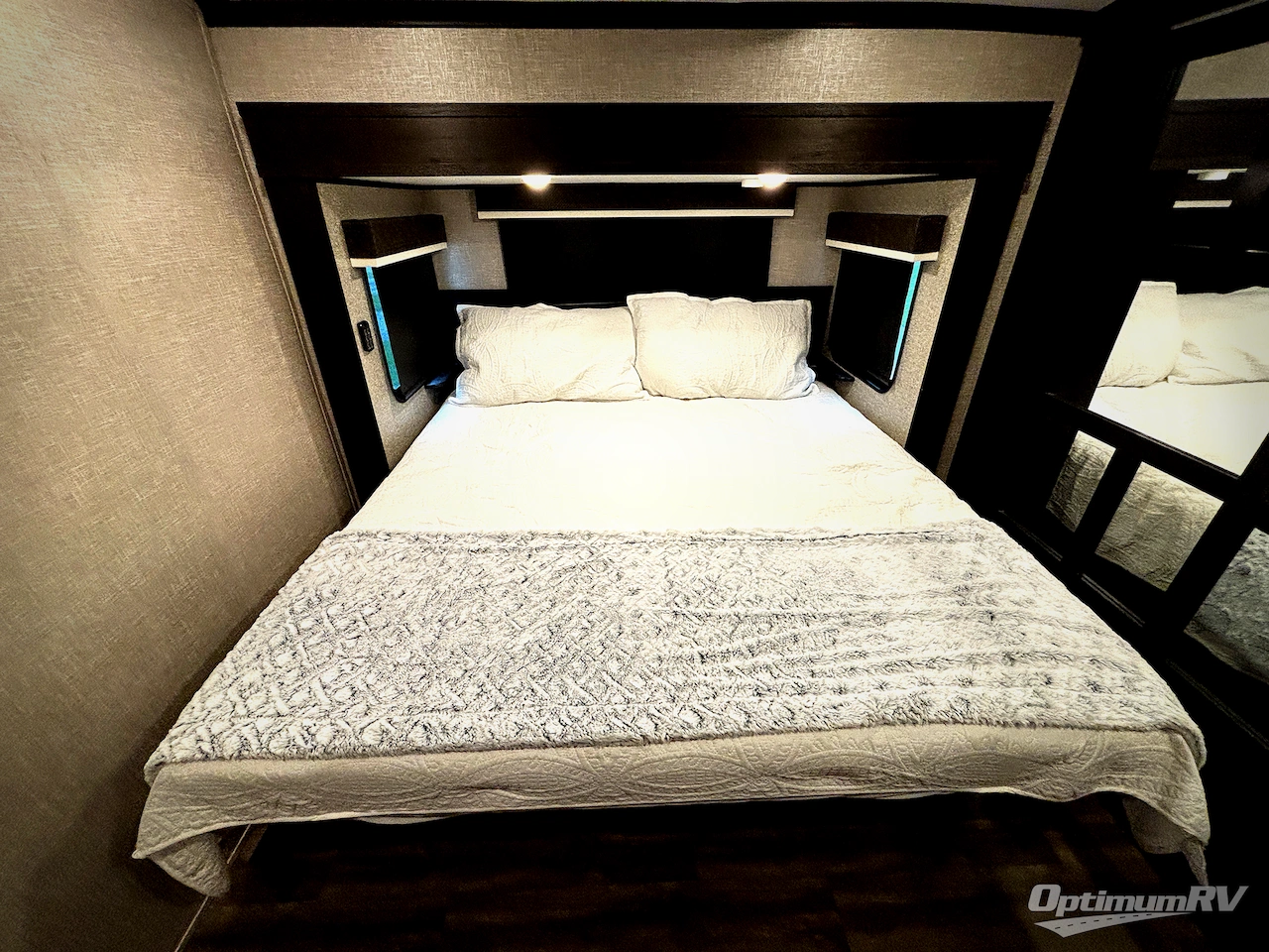 2023 Jayco North Point 310RLTS Photo 9