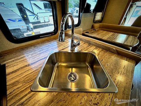 2018 Thor ACE 27.2 RV Photo 3