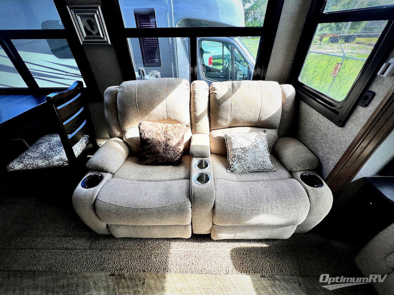 2019 Jayco Eagle 321RSTS Photo 12