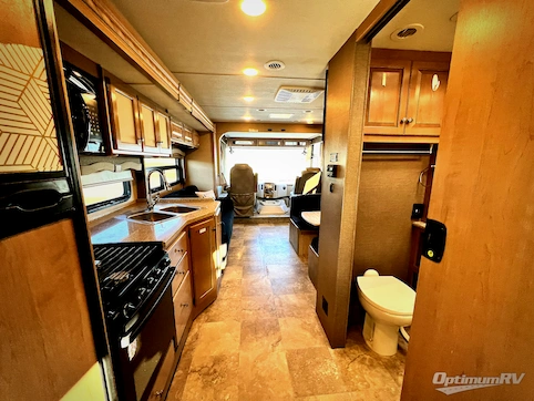 2018 Thor Windsport 29M RV Photo 2