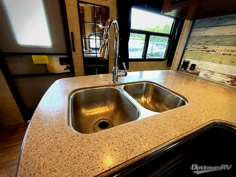 2016 Jayco Eagle 339FLQS RV Photo 4