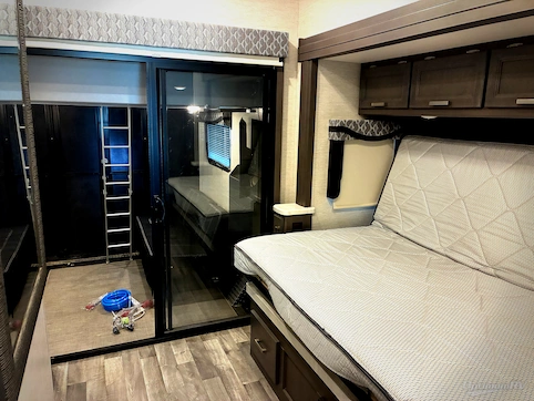 2025 Thor Outlaw 38KB RV Photo 3