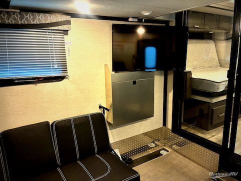 2025 Thor Outlaw 38KB RV Photo 4