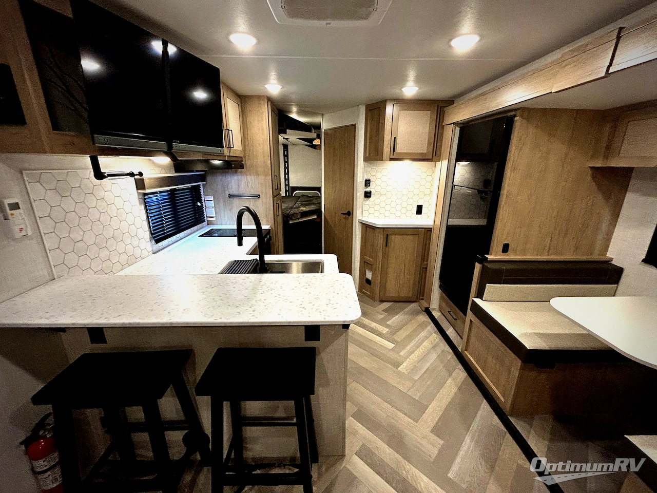 2025 Ember E-Series 22ETS Photo 4