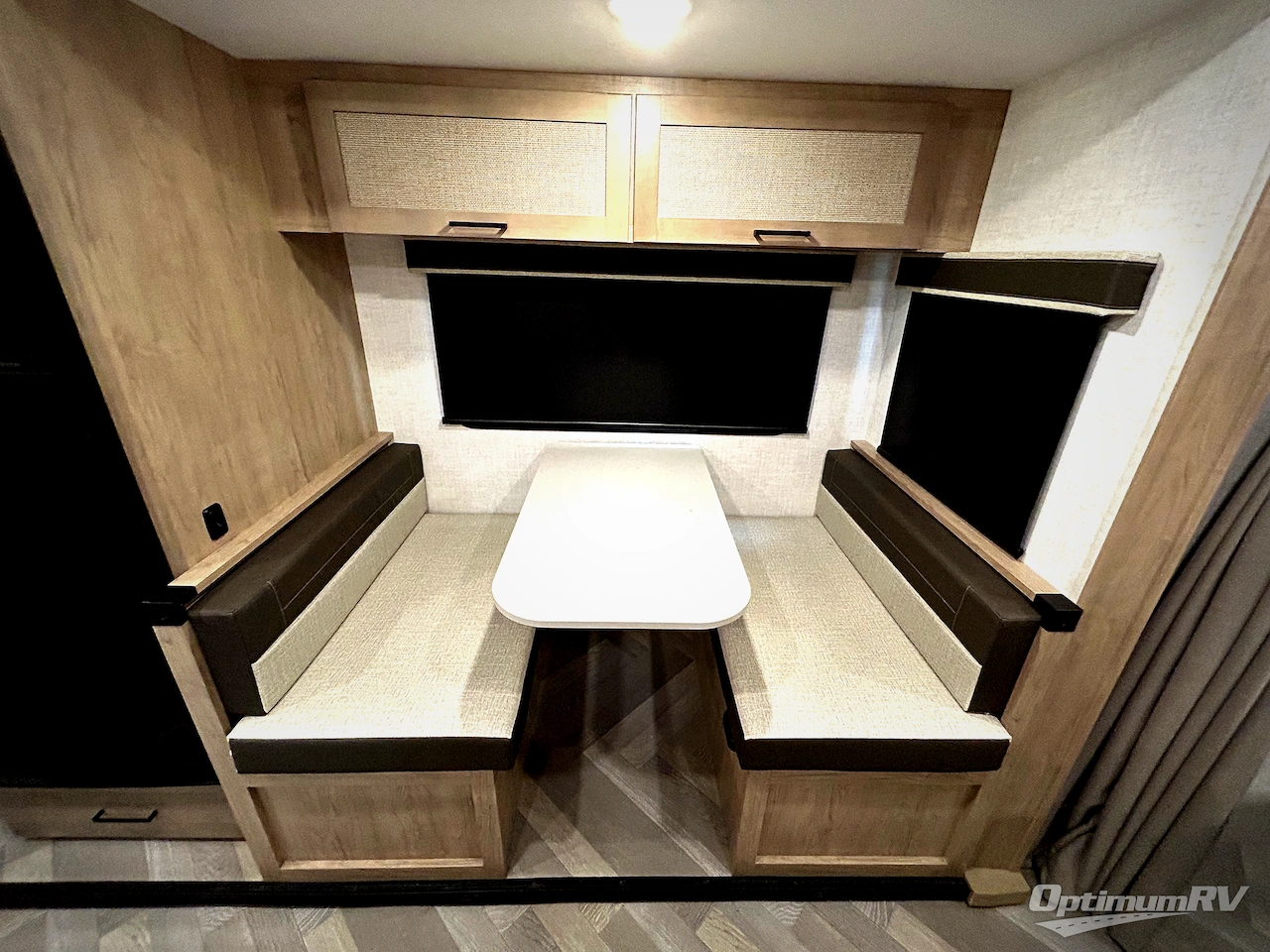 2025 Ember E-Series 22ETS Photo 10