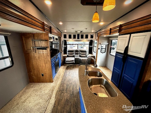 2016 Keystone Laredo 325RL RV Photo 2