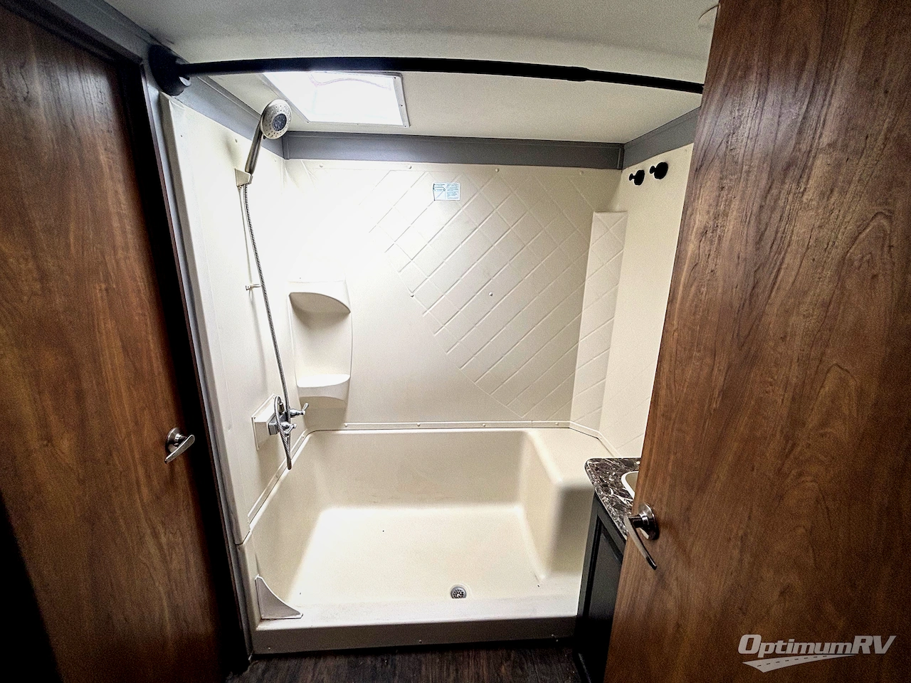 2016 Keystone Laredo 325RL Photo 7
