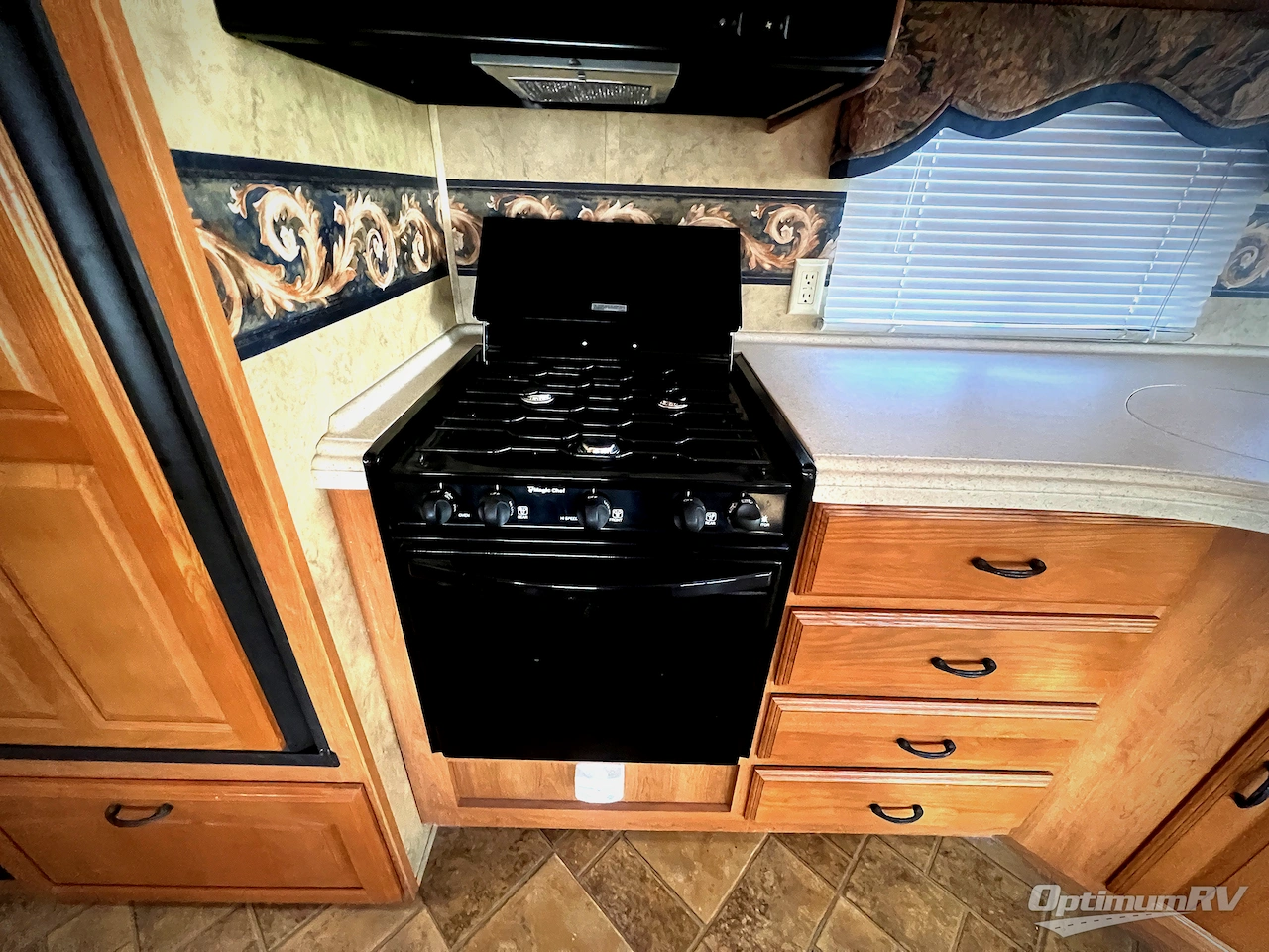 2008 Keystone Montana 2955RL Photo 12