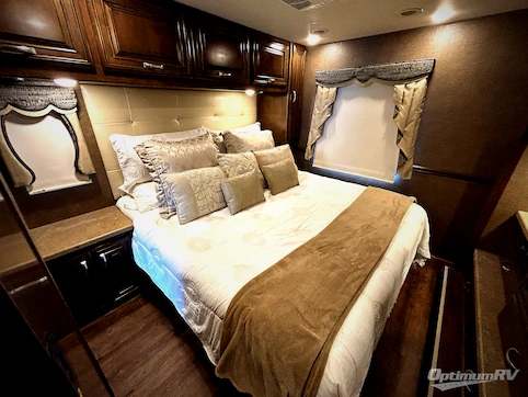 2017 Thor Challenger 37YT RV Photo 4