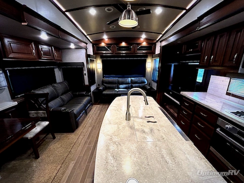 Used 2019 Jayco Pinnacle 32RLTS Featured Photo