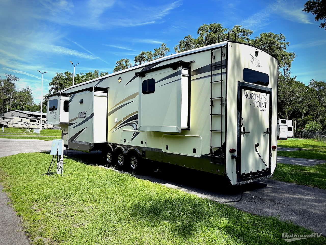 2019 Jayco North Point 385THWS Photo 3