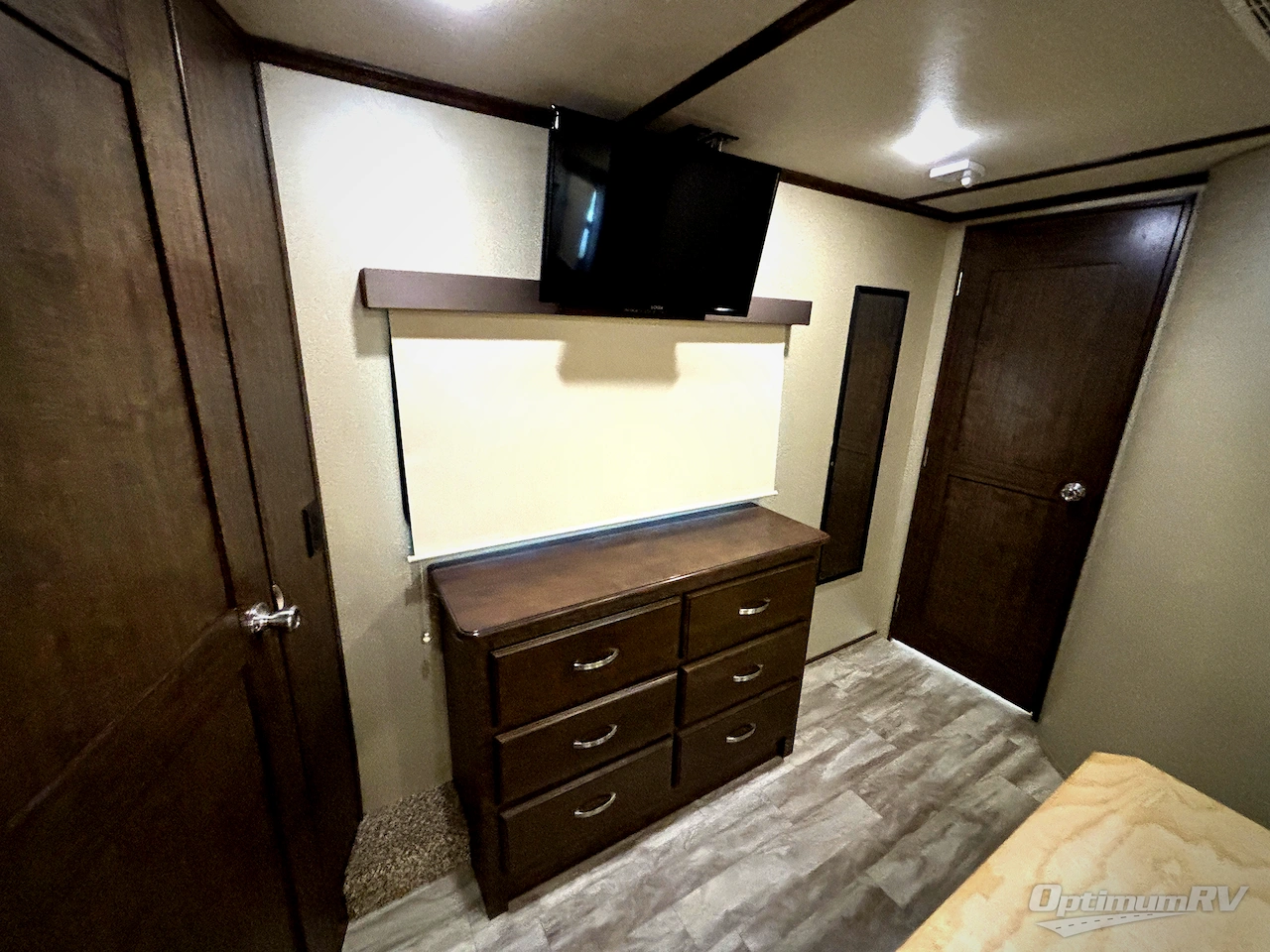 2019 Grand Design Solitude 375RES Photo 13