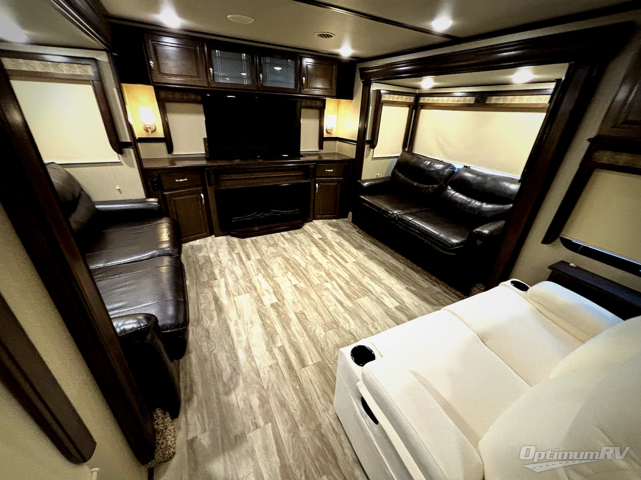 2019 Grand Design Solitude 375RES Photo 20