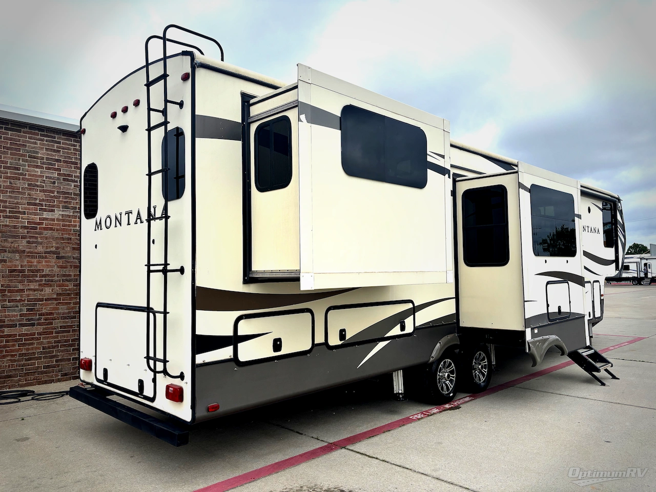 2018 Keystone Montana 3791RD Photo 2