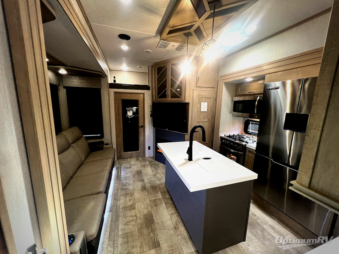 2023 Grand Design Momentum M-Class 351MS Photo 5