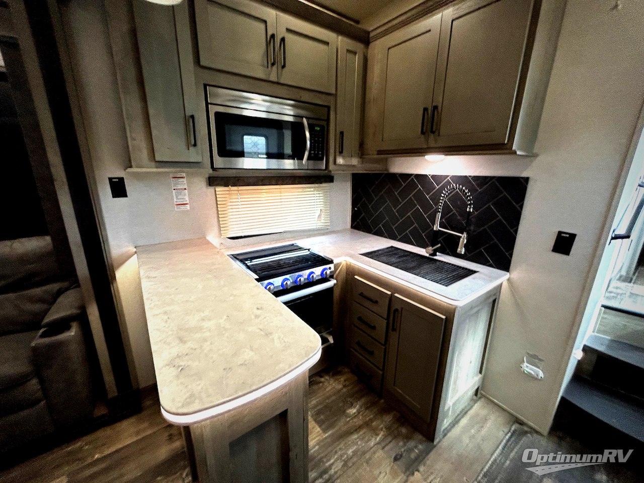 2021 Keystone Raptor 429 Photo 11