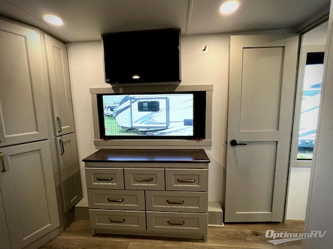 2024 Brinkley Model G 4000 RV Photo 4