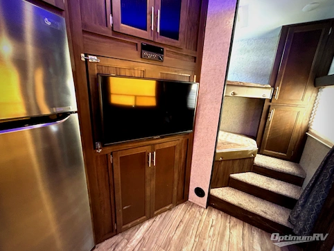 2018 Forest River Cherokee Arctic Wolf 305ML6 RV Photo 4