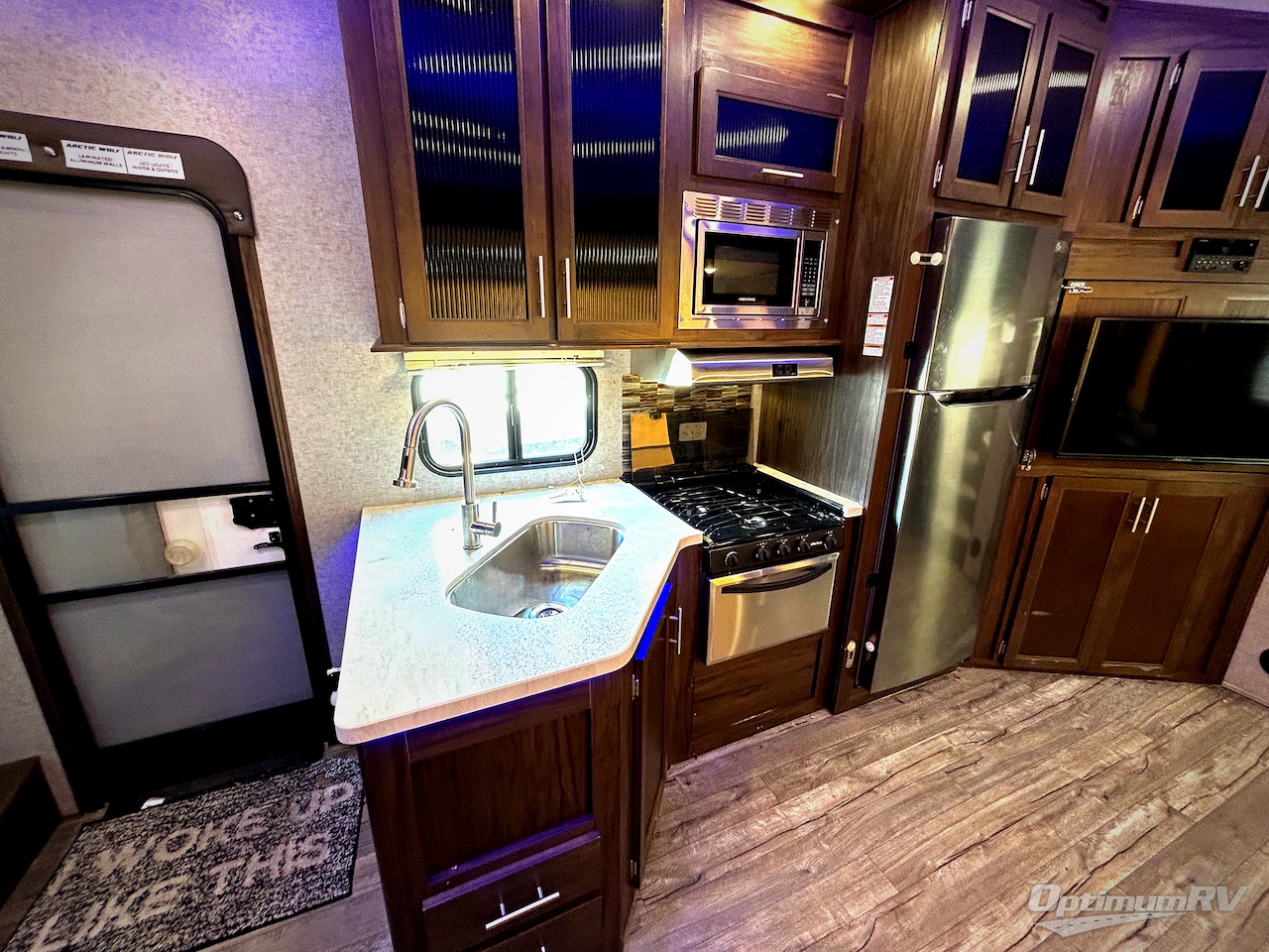 2018 Forest River Cherokee Arctic Wolf 305ML6 Photo 12