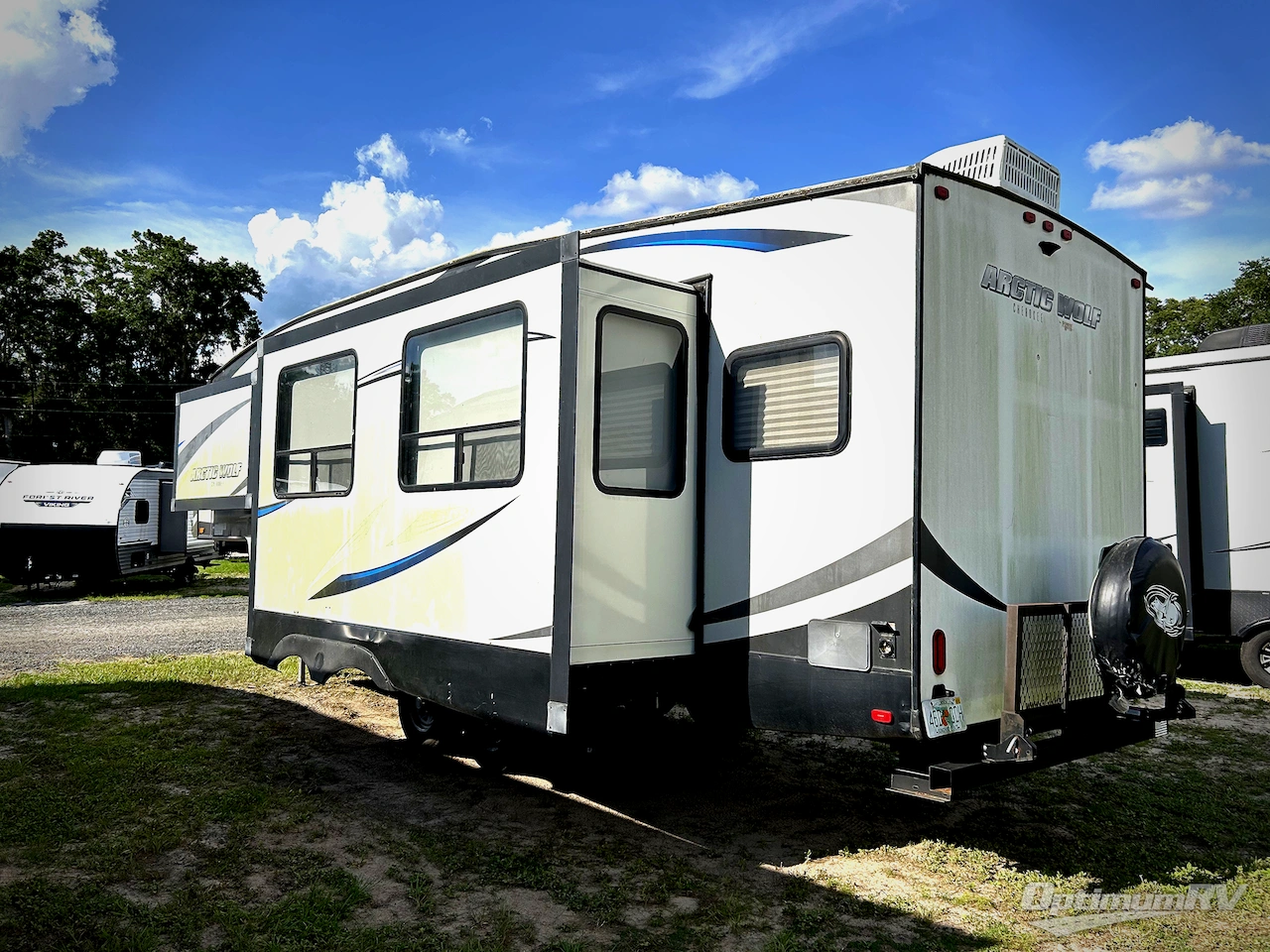 2018 Forest River Cherokee Arctic Wolf 305ML6 Photo 3