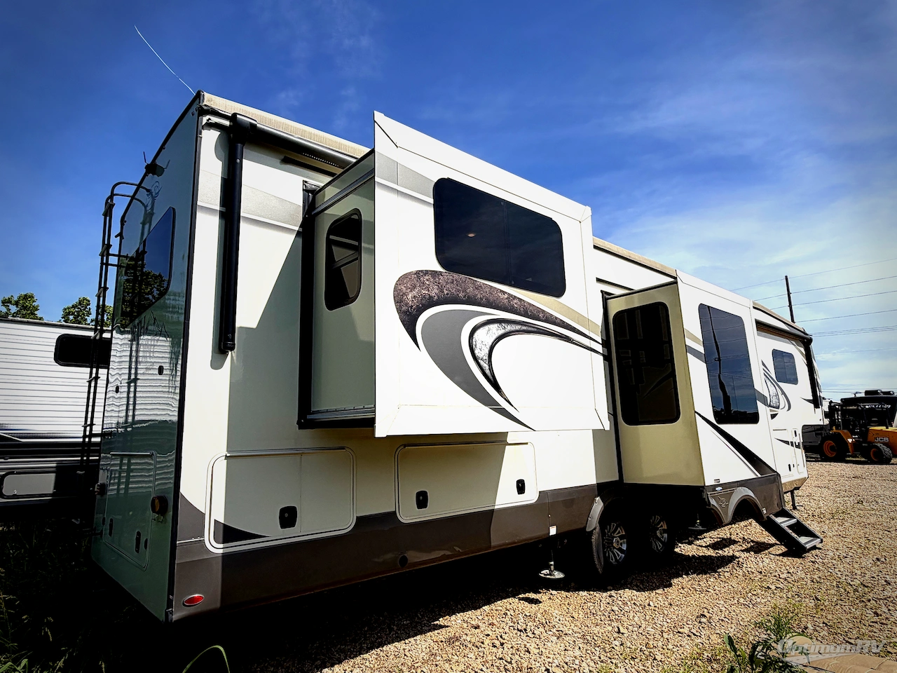2019 Jayco North Point 387RDFS Photo 2