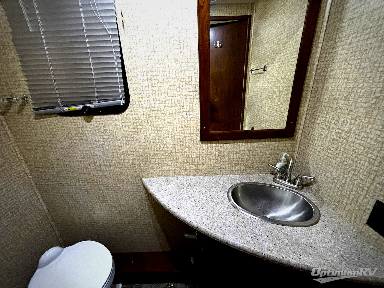 2015 Coachmen Mirada 35LS Photo 14