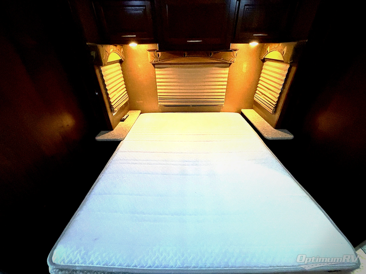 2015 Coachmen Mirada 35LS Photo 16