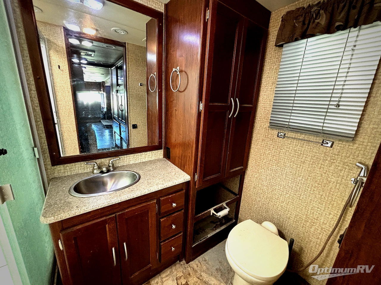 2015 Coachmen Mirada 35LS Photo 18