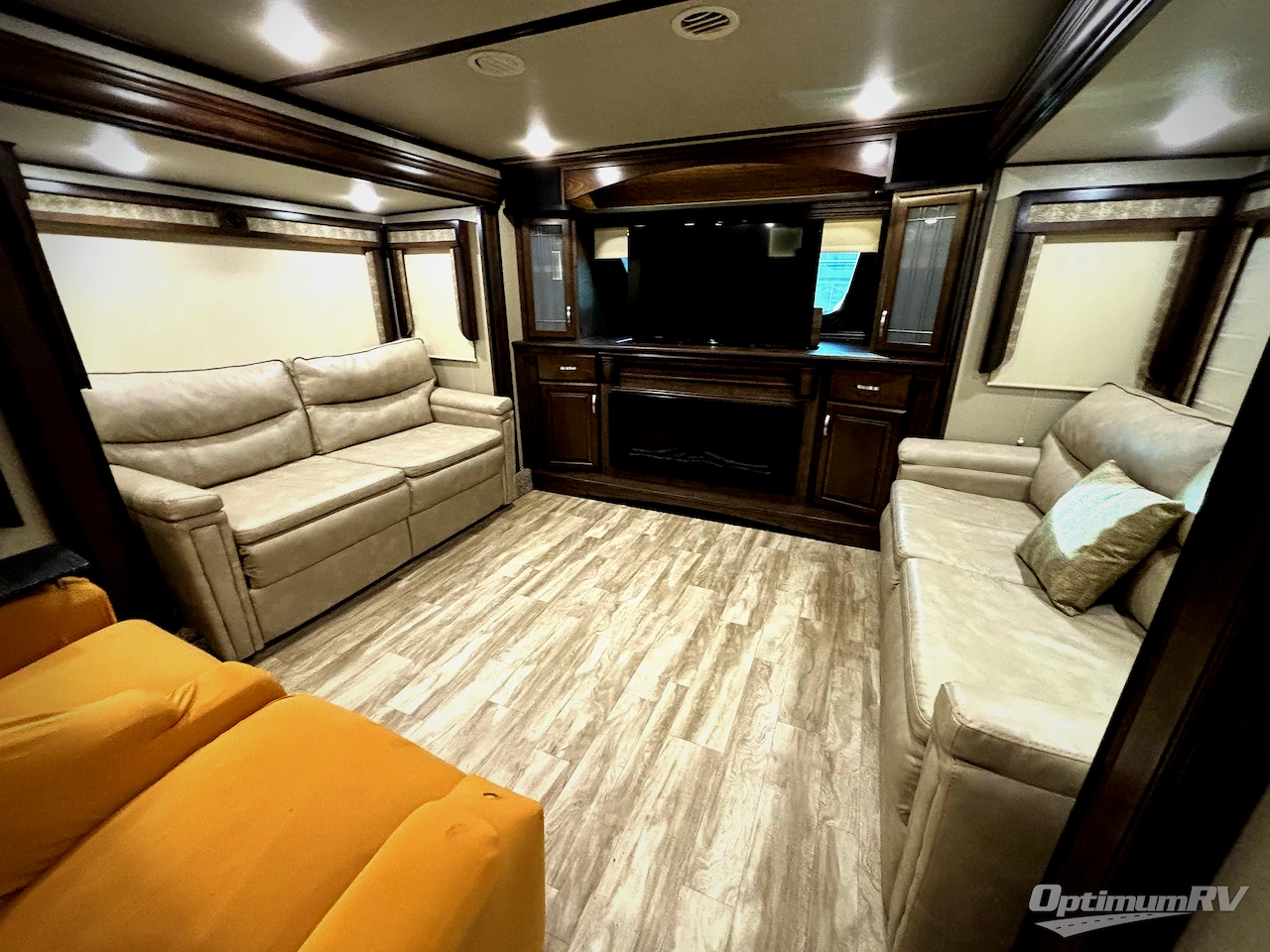 2019 Grand Design Solitude 380FL Photo 8