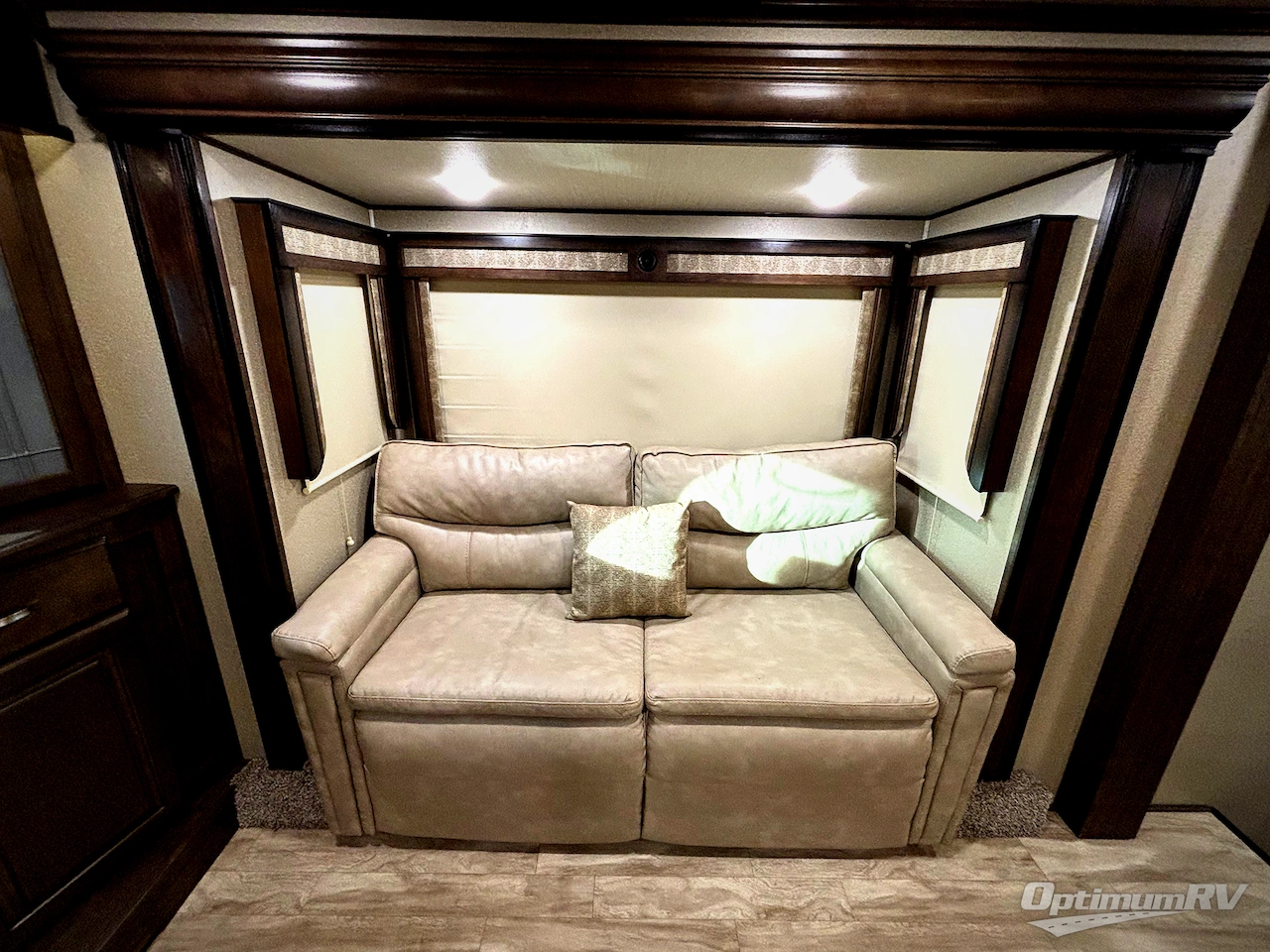 2019 Grand Design Solitude 380FL Photo 9