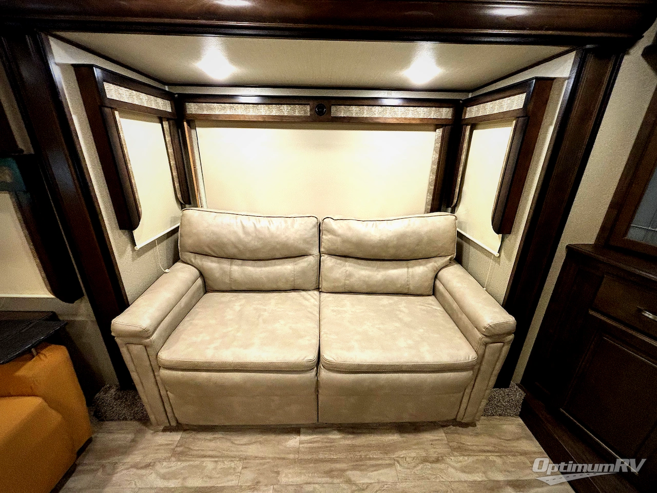 2019 Grand Design Solitude 380FL Photo 11