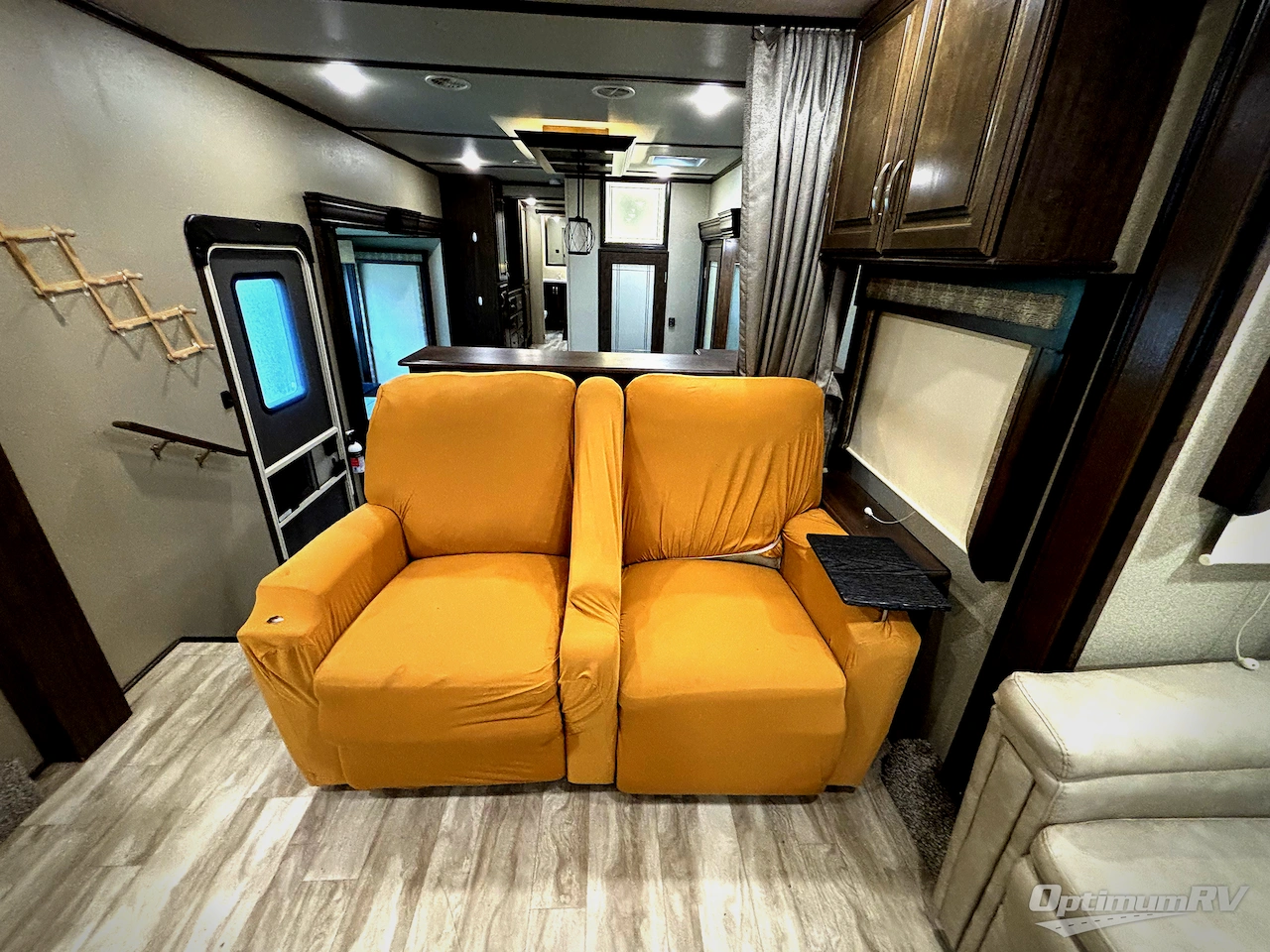 2019 Grand Design Solitude 380FL Photo 12