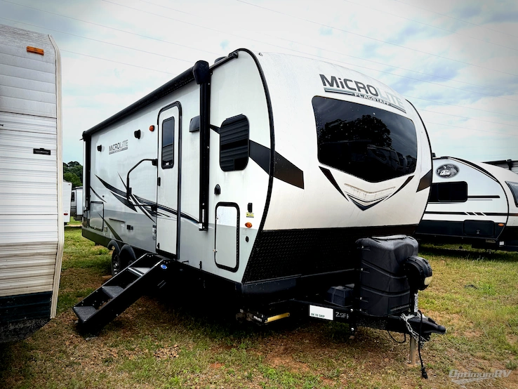 2022 Forest River Flagstaff Micro Lite 25FKS RV Photo 1