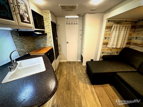 2017 Coachmen Freedom Express 231RBDS RV Photo 2