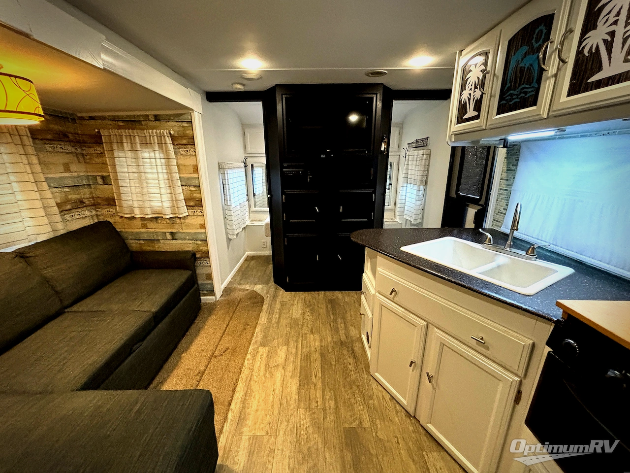 2017 Coachmen Freedom Express 231RBDS Photo 5