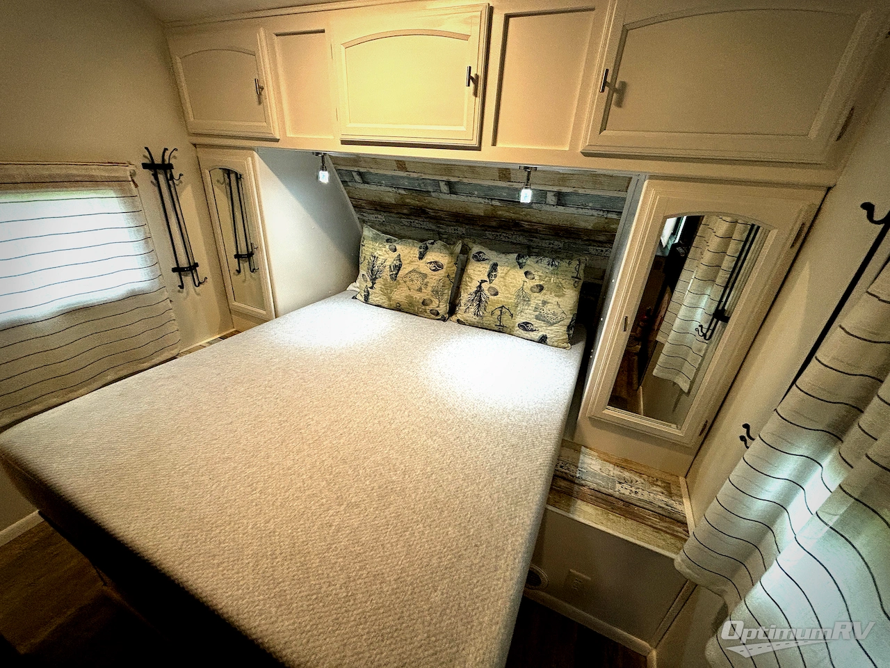 2017 Coachmen Freedom Express 231RBDS Photo 7