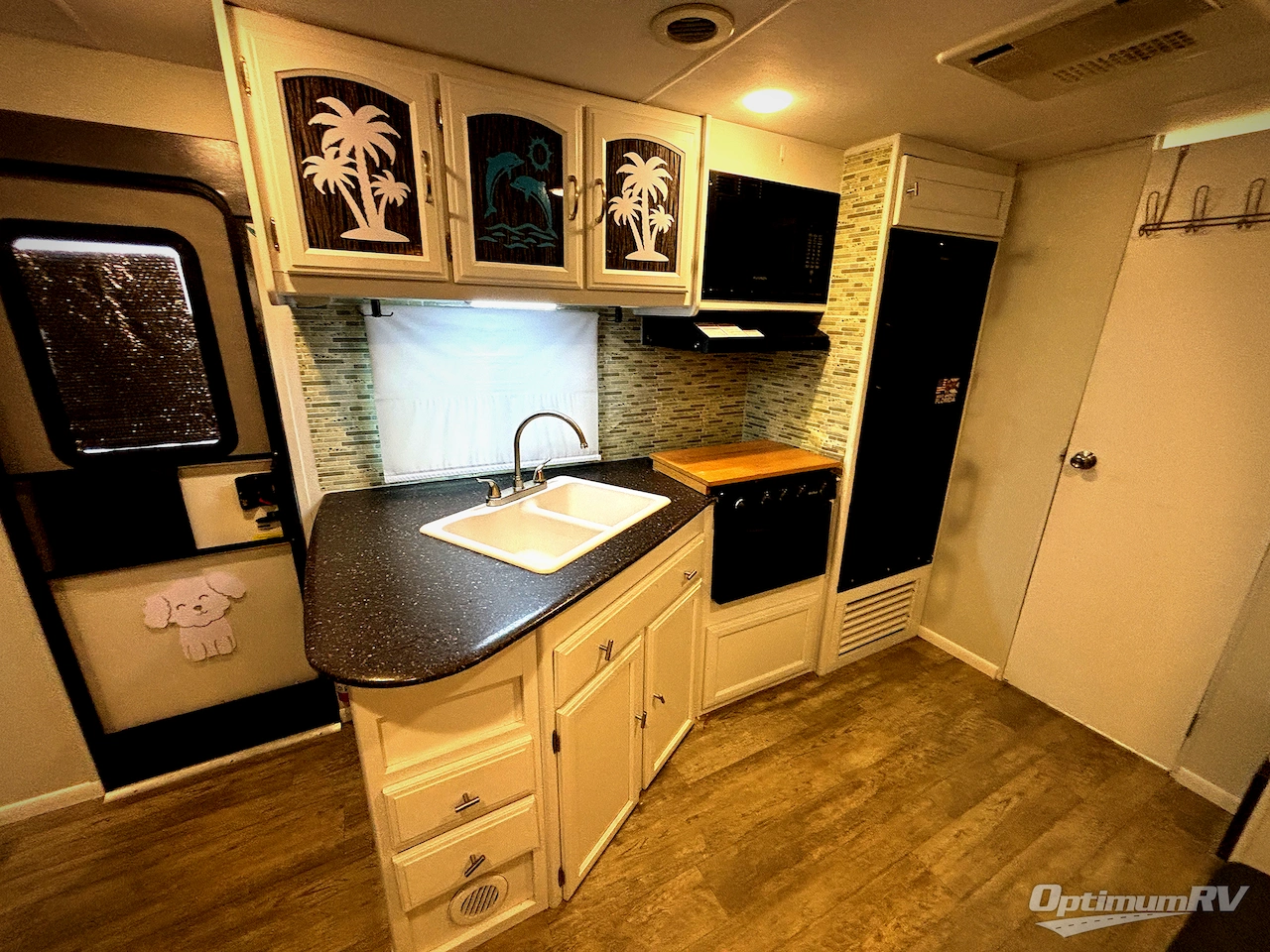 2017 Coachmen Freedom Express 231RBDS Photo 9