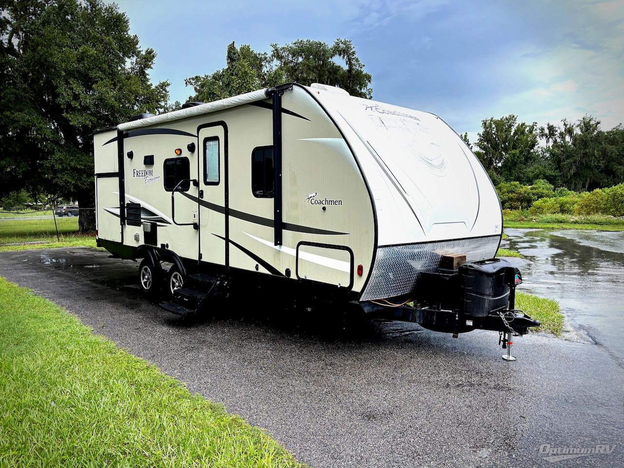 2017 Coachmen Freedom Express 231RBDS Photo 1