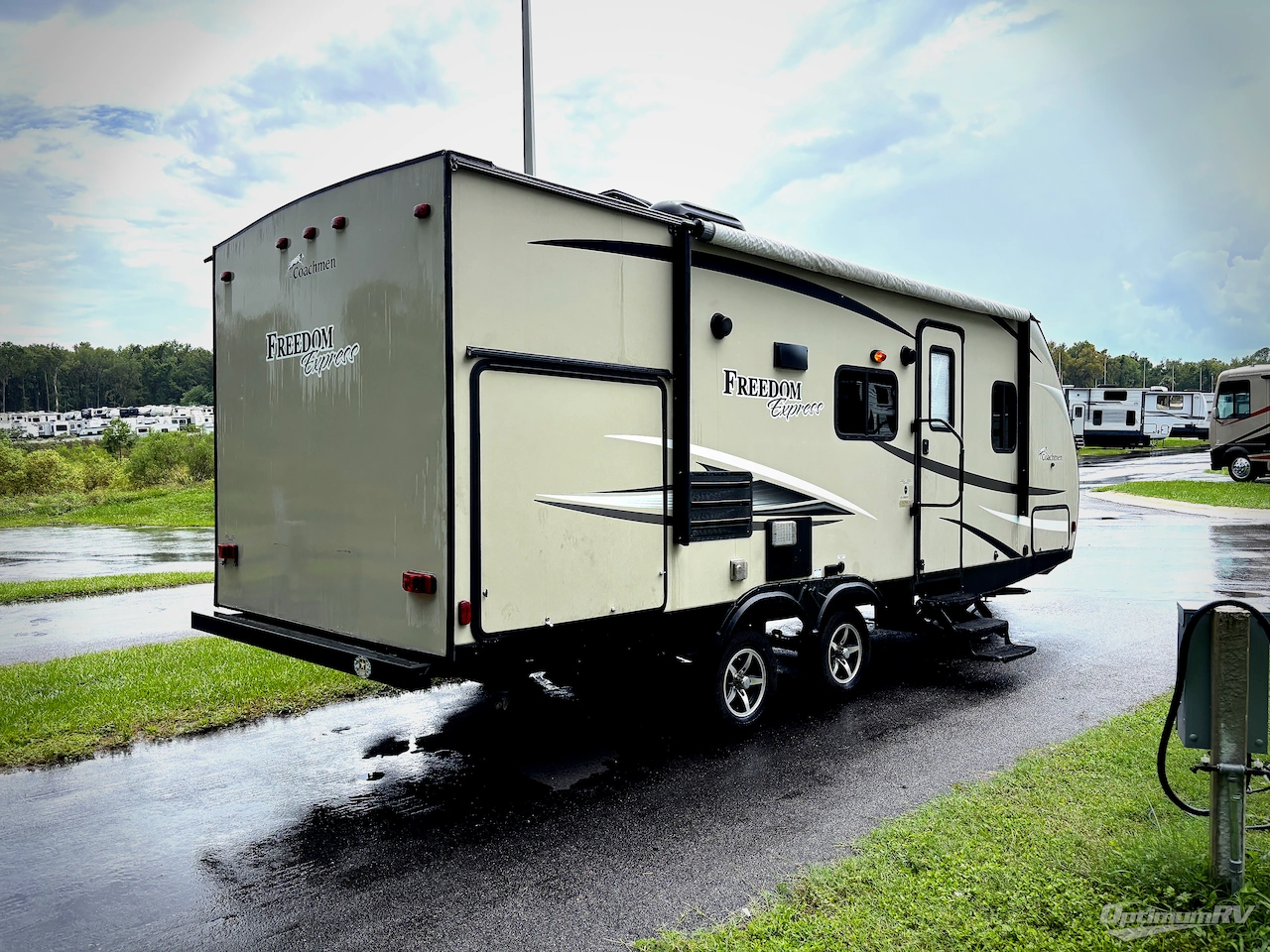 2017 Coachmen Freedom Express 231RBDS Photo 2