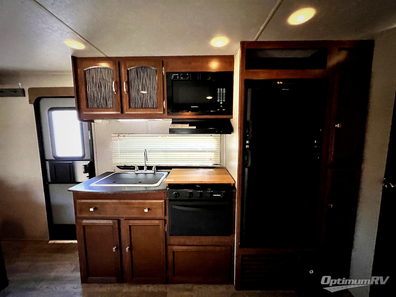 2017 Coachmen Freedom Express 248RBS Photo 9