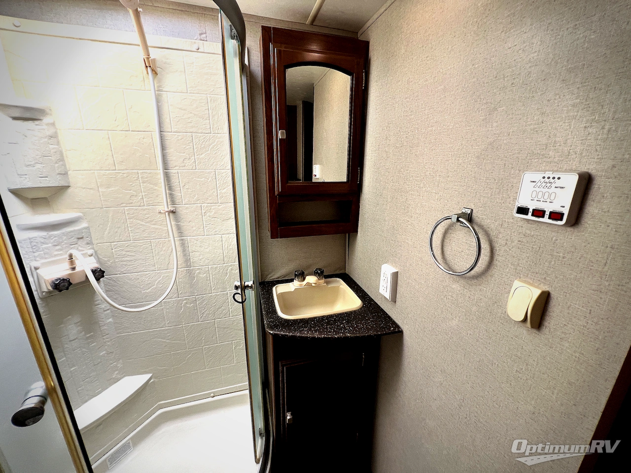 2017 Coachmen Freedom Express 248RBS Photo 17