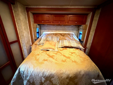 2012 Winnebago Adventurer 37F RV Photo 4
