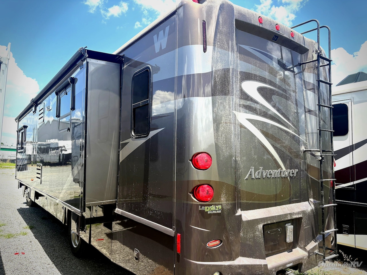 2012 Winnebago Adventurer 37F Photo 3