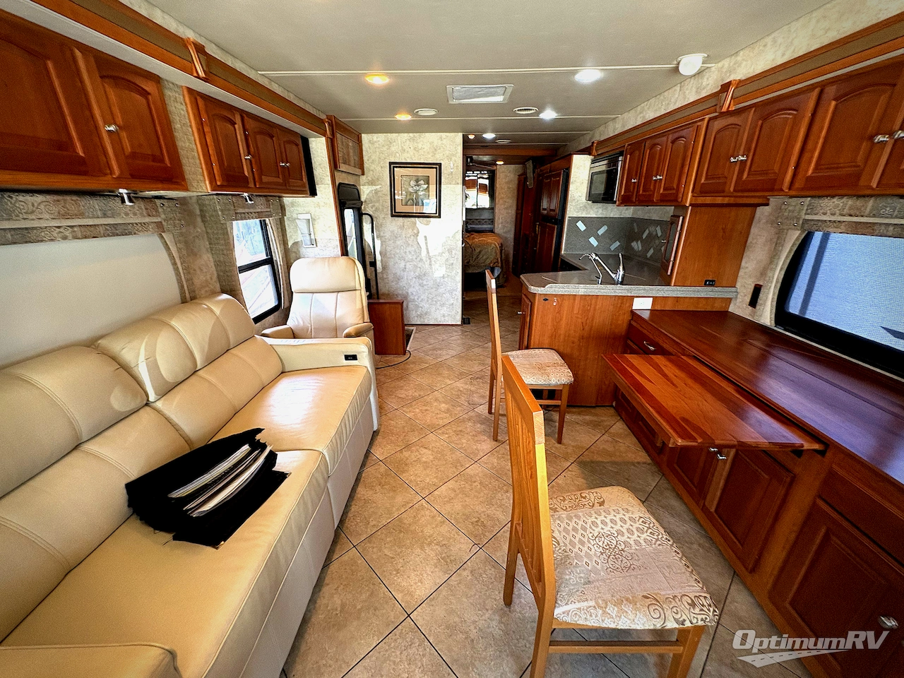 2012 Winnebago Adventurer 37F Photo 8