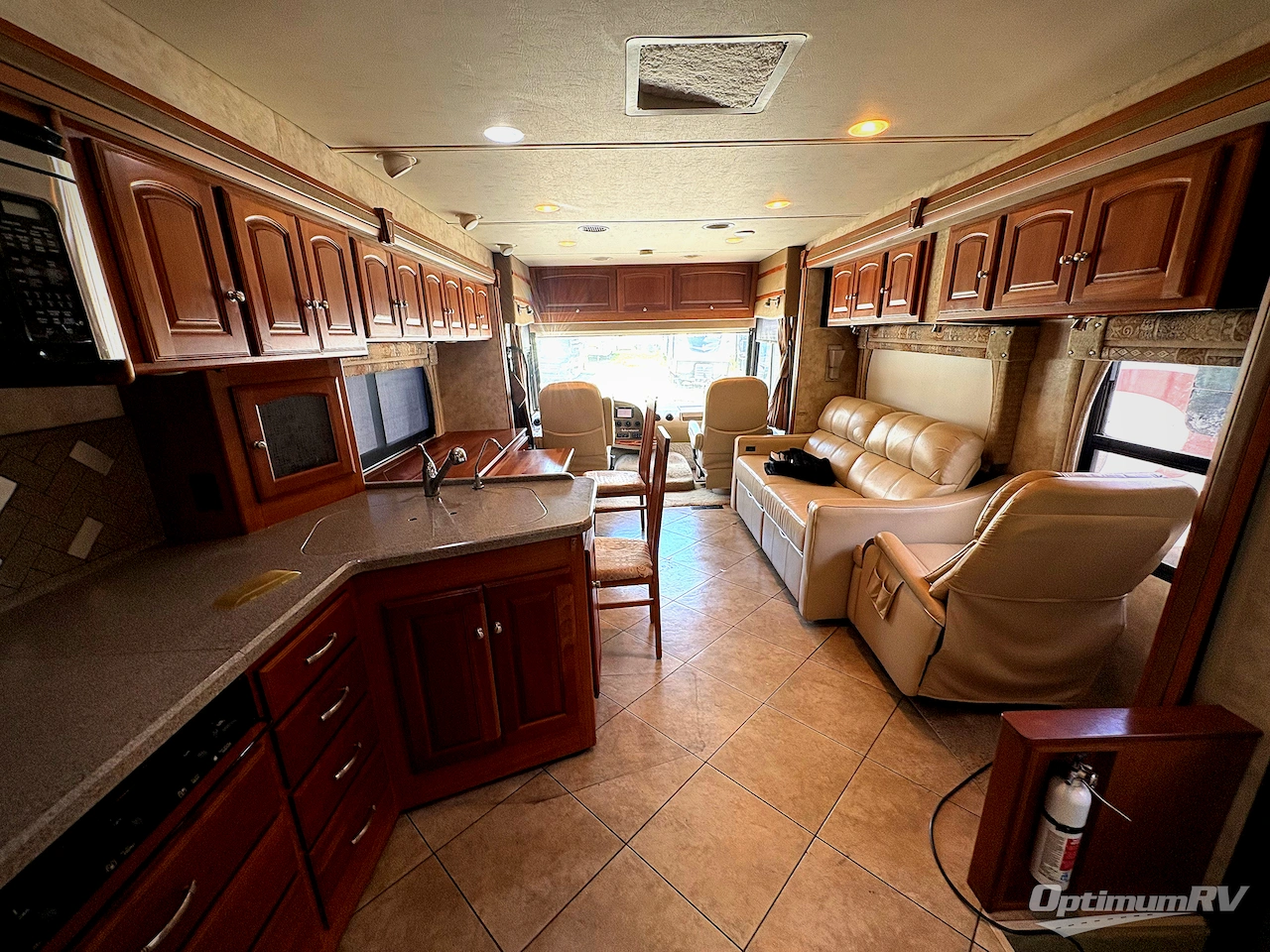 2012 Winnebago Adventurer 37F Photo 9